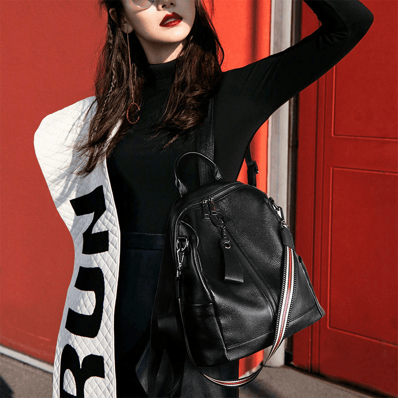 תיק גב מעור של מעצב עם הרבה תאים פרקטים להופעה שתחרשי עליה וללוק שלא נמאס - לה איסלה