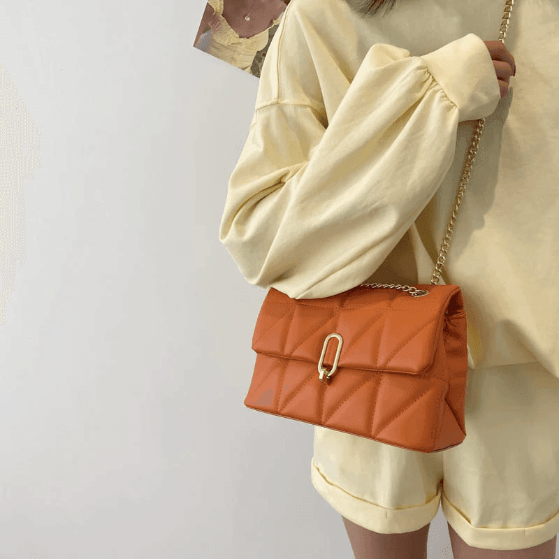 תיק איטלקי בגימור תכשיט זהב מהפנט להופעה של אישה מתוחכמת ועדינה - לה איסלה