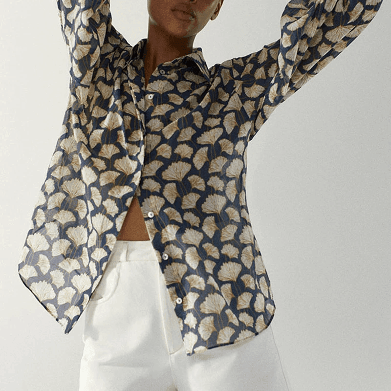 חולצת שיפון דקה בהדפס עלים אופנתי משובח ללוק נשי עוצמתי ולהופעה מדוייקת - לה איסלה