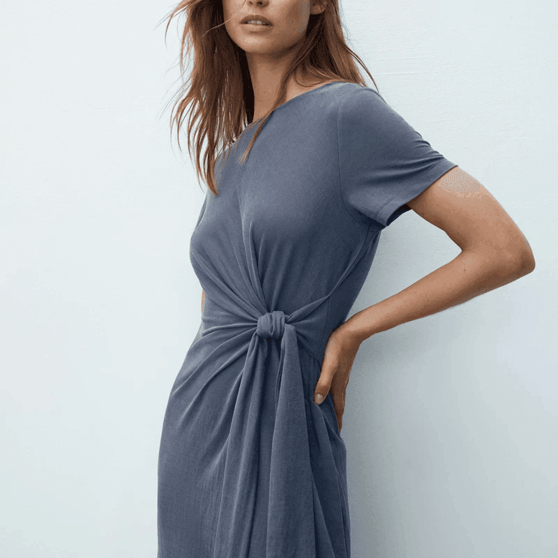 שמלת בייסיק עם שסע נשי בשילוב קשירה מיוחדת להופעה מרהיבה לקיץ - לה איסלה