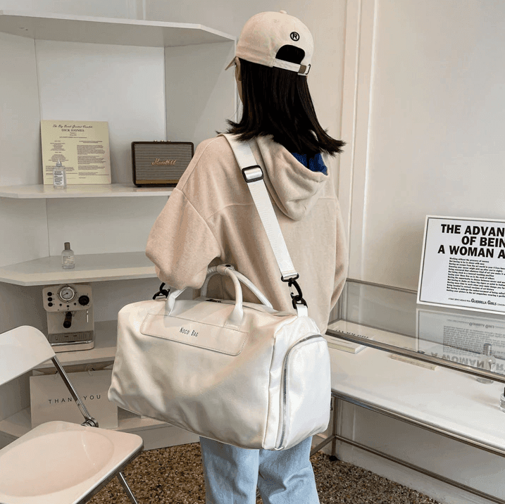 תיק עור גדול בחלוקה חכמה של תאים ללוק פרקטי משגע ולהופעה אופנתית במיוחד - לה איסלה