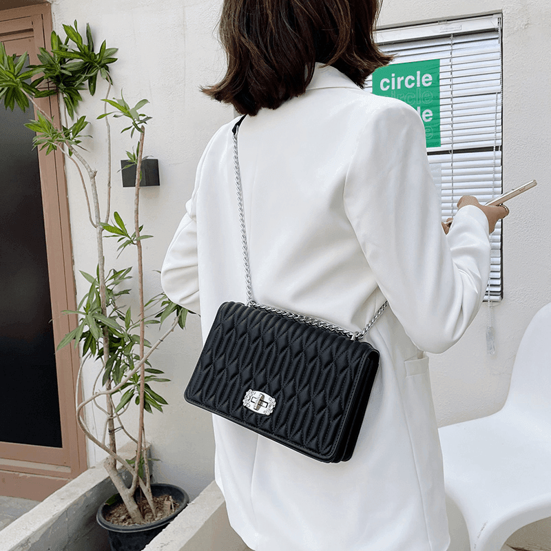 תיק מושלם ליציאות לאיחסון של דברי ערך ולהופעה נשית אלגנטית ללוק מתוחכם ומרשים - לה איסלה