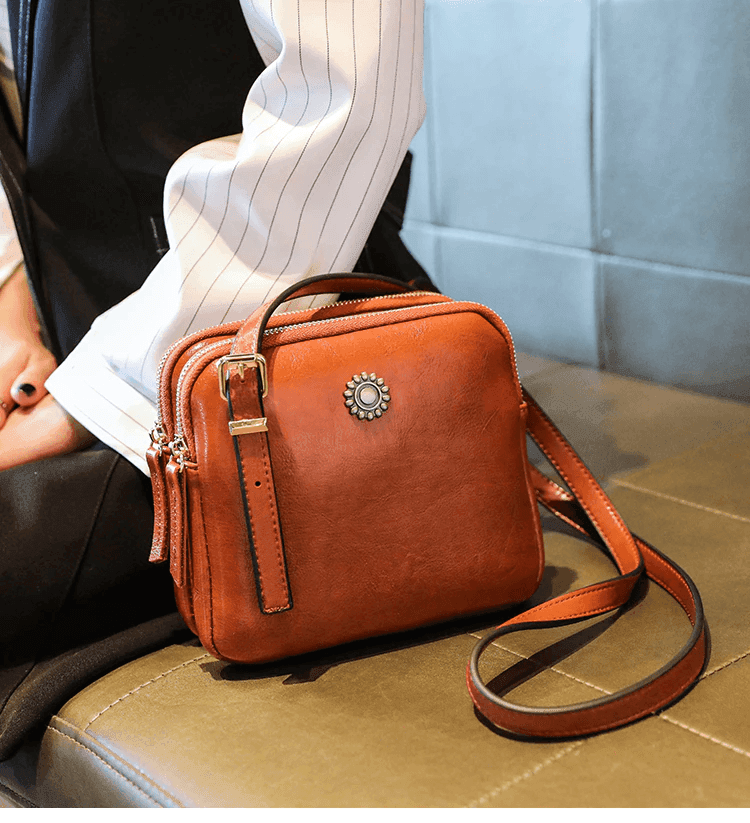 תיק אינטימי נשי לנשיאה של חפצים אישיים בניחוח קלאסי אלגנטי - לה איסלה