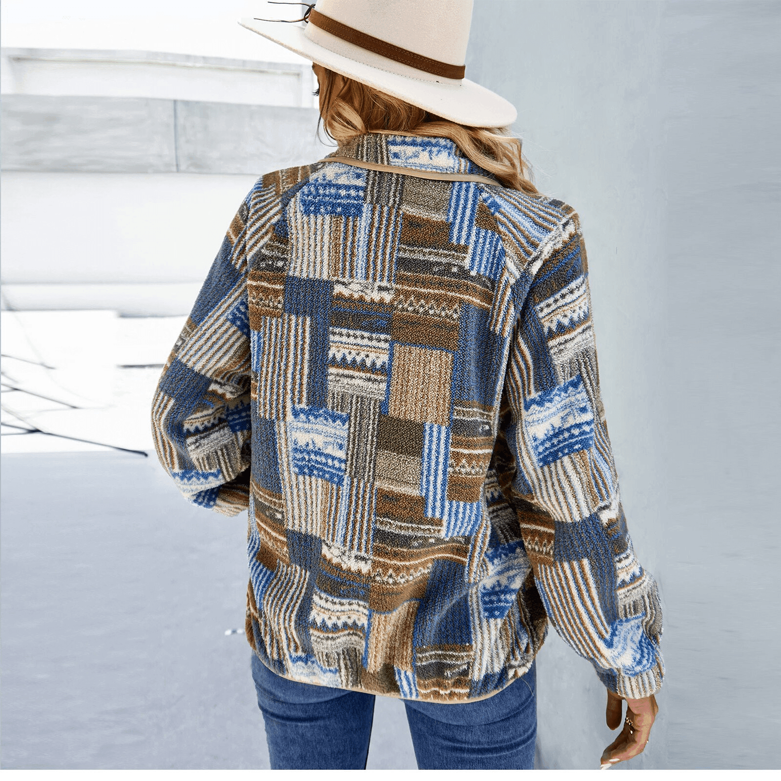 מעיל מחמם ממילאנו בגימור צבעוני אותנטי של אישה אופנתית ללוק שתרצי עלייך תמיד - לה איסלה