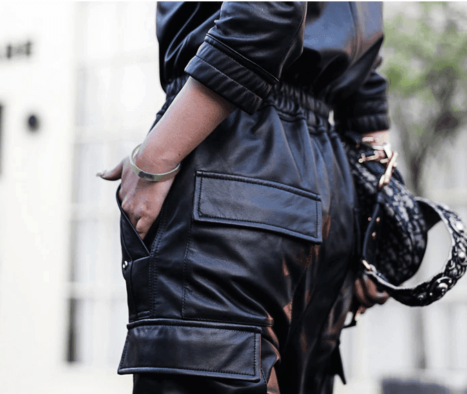 אוברול עור מ-ש-ג-ע בגיזרה נשית מחמיאה להופעה הכי מושלמת שיכולת לחשוב עליה - לה איסלה