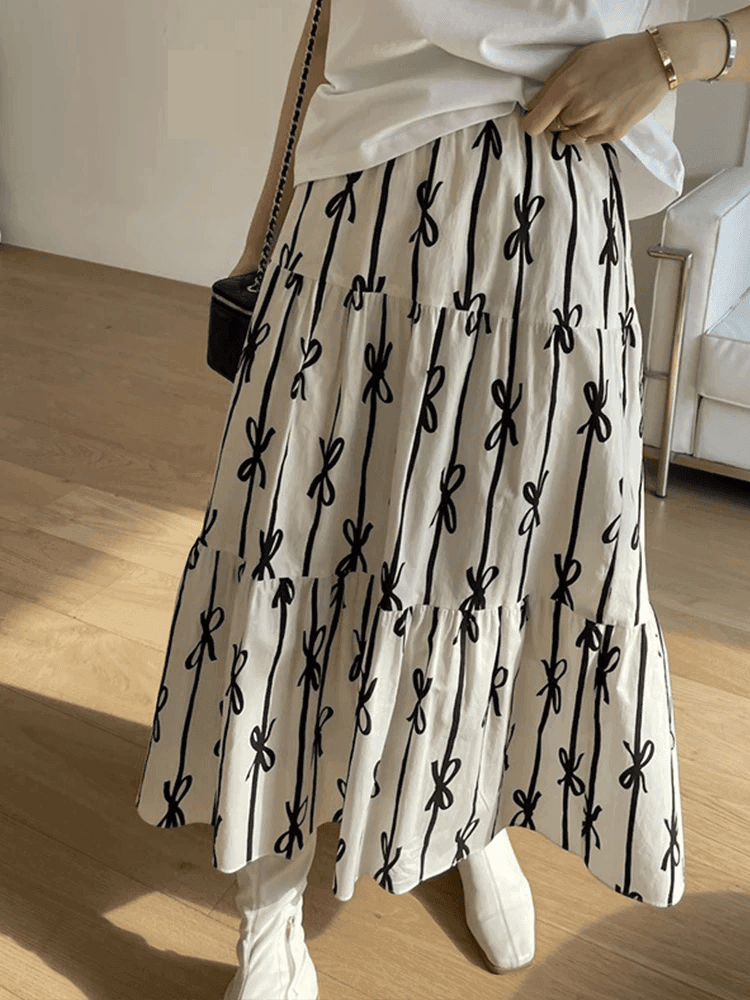 חצאית נשית בגיזרת מקסי רחבה בשילובבדפס פפיון מרהיב להופעה נשית יוקרתית - לה איסלה