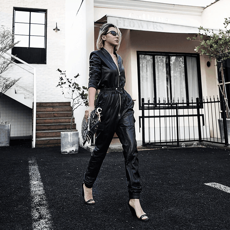 אוברול עור מ-ש-ג-ע בגיזרה נשית מחמיאה להופעה הכי מושלמת שיכולת לחשוב עליה - לה איסלה