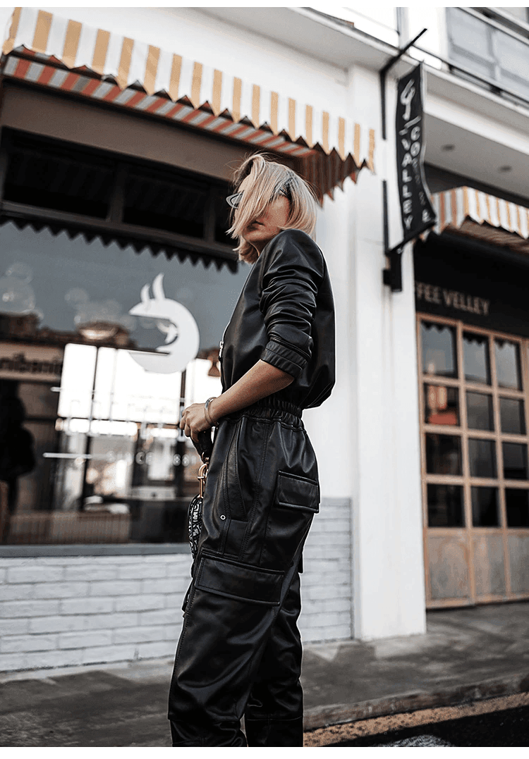 אוברול עור מ-ש-ג-ע בגיזרה נשית מחמיאה להופעה הכי מושלמת שיכולת לחשוב עליה - לה איסלה