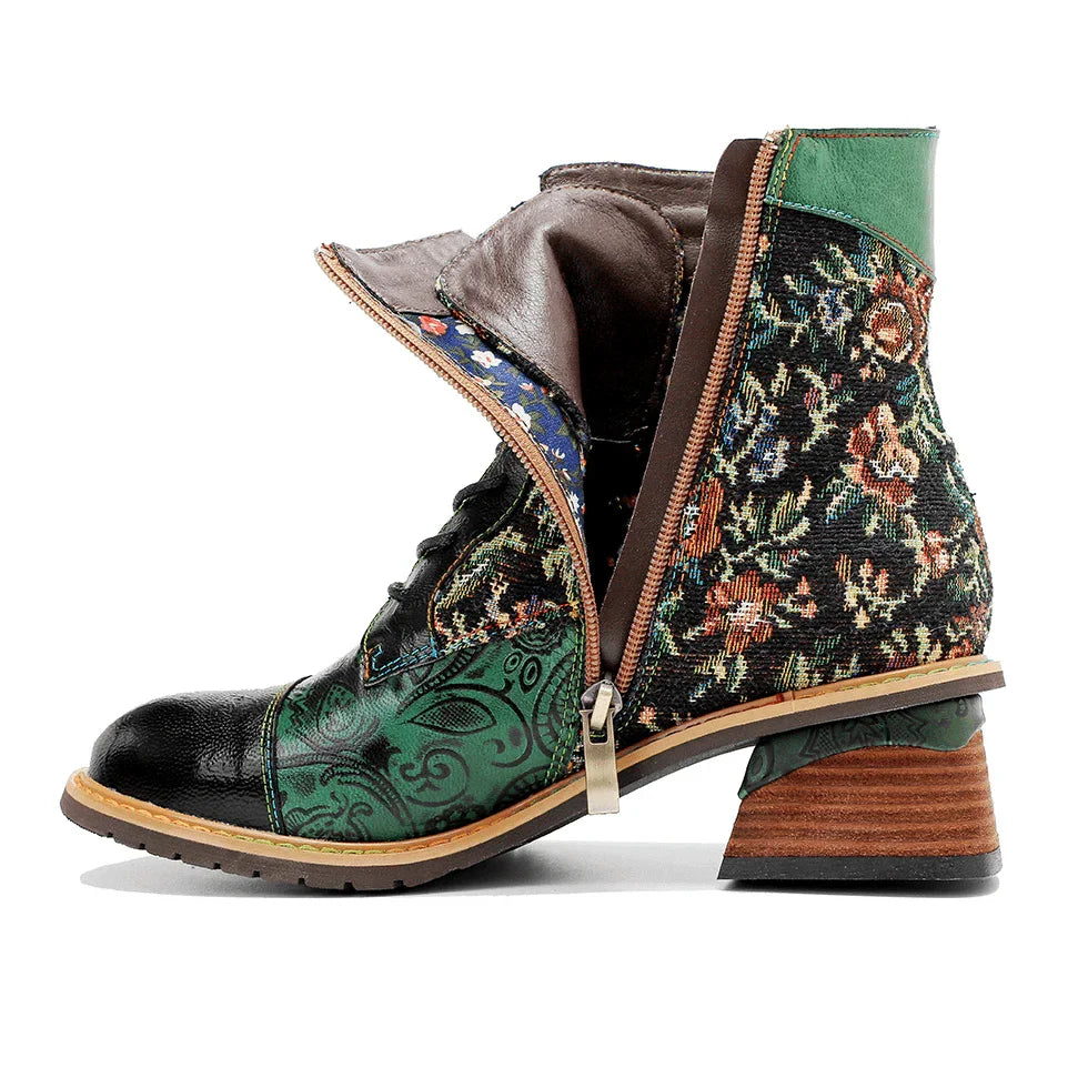 מגפון עור של מעצב איטלקי בגימור פרחוני מהפנט ללוק נשי מושקע וללוק היסטרי - לה איסלה