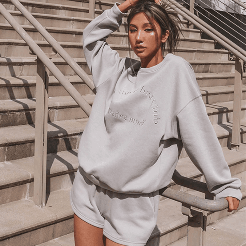 סט מושלם מכותנה של מכנס קצר וחולצת פוטר מדליקה ללוק נשי היפסטרי מהמם - לה איסלה