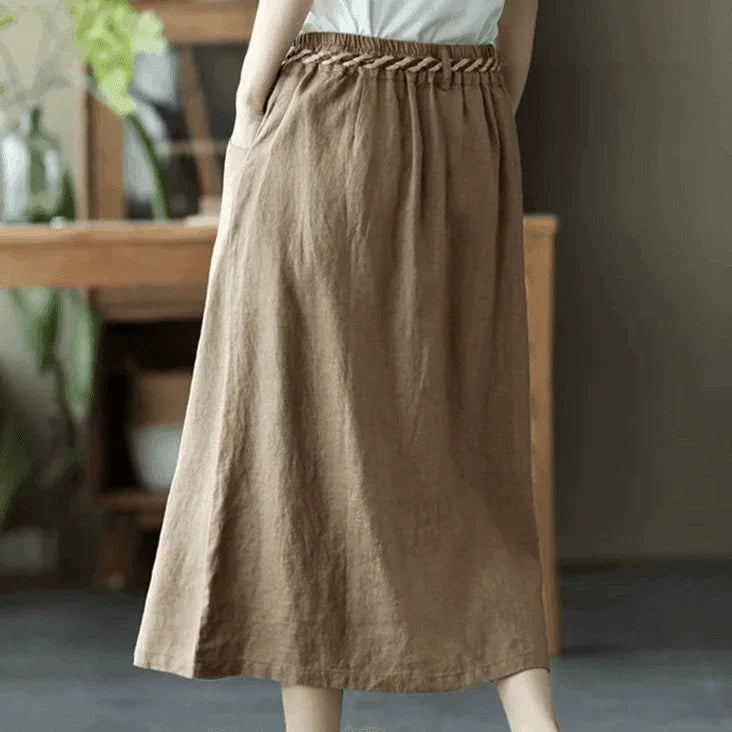 חצאית פשתן בשילוב חגורת צמה מושלמת להופעה נשית קייצית וללוק מ-נ-צ-ח - לה איסלה