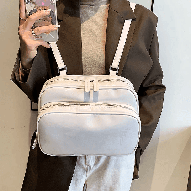 תיק גב בסגנון לקה מבריק להופעה נשית מתחכמת וללוק שאי אפשר להתעלם ממנו - לה איסלה