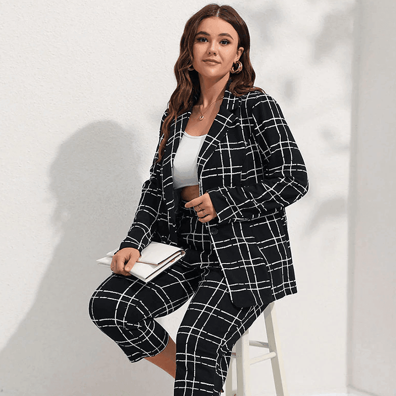 סט נשים קליל של ג'קט מושלם ומכנס שלושת רבעי ללוק נשי מרהיב וללוק ממגנט - לה איסלה