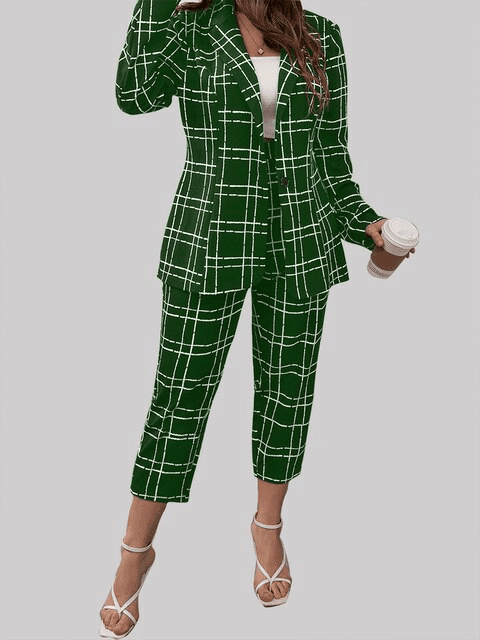 סט נשים קליל של ג'קט מושלם ומכנס שלושת רבעי ללוק נשי מרהיב וללוק ממגנט - לה איסלה