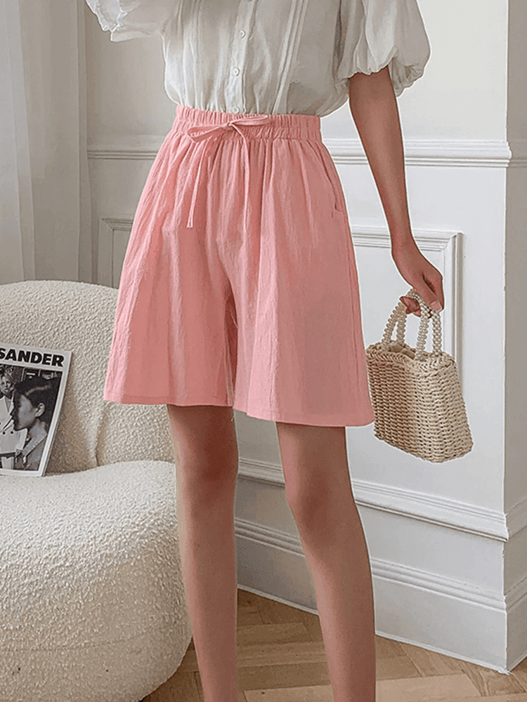 מכנס פשתן קצר בגיזרה נשית גבוה ללוק קליל ופרקטי ולהופעה אופנתית לא מתאמצת - לה איסלה