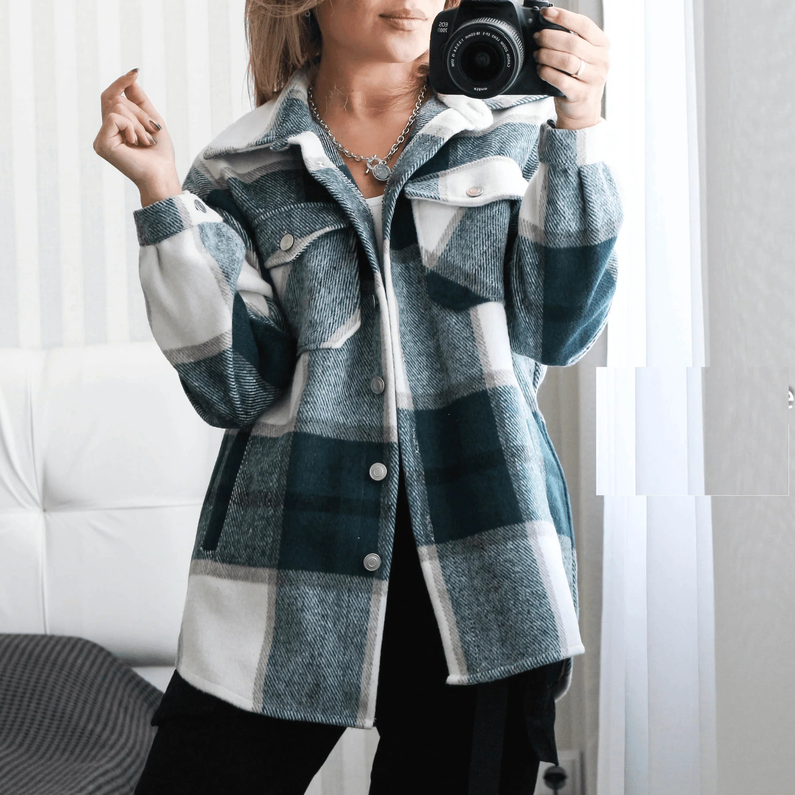 מעיל משובץ ומחמם בגיזרה קלילה ולא מתאמצת להופעה טרנדית עכשווית לוהטת - לה איסלה