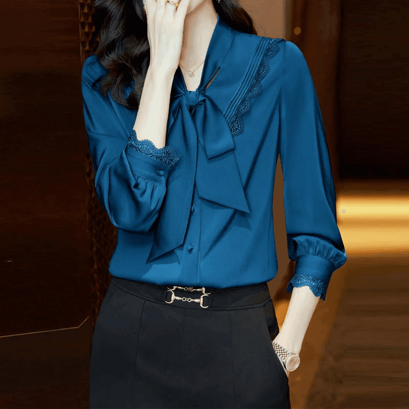 חולצת סטאן אלגנטית ויוקרתית בגימור תחרה עדין ובקשירה נשית מהממת - לה איסלה