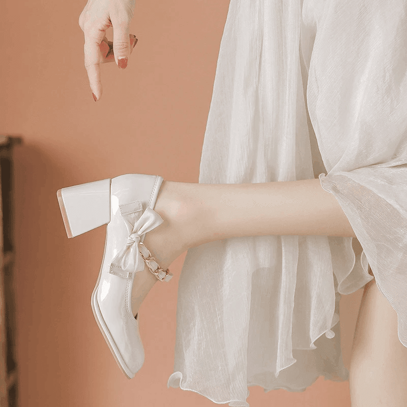 סנדל סגור בסגנון שיקי עם רצועת סטאן משולבת זהב להופעה נשית מרהיבה - לה איסלה