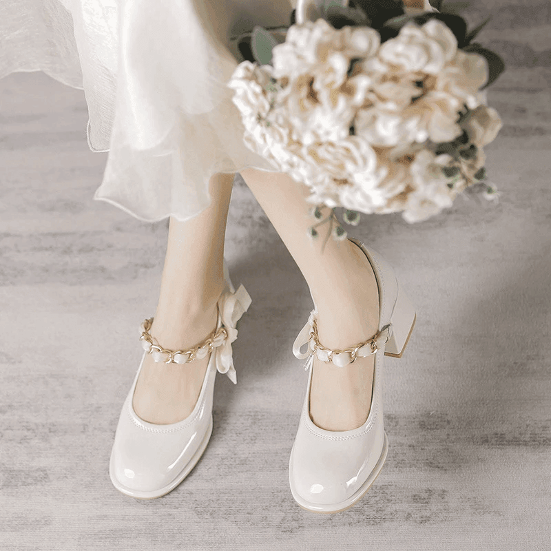 סנדל סגור בסגנון שיקי עם רצועת סטאן משולבת זהב להופעה נשית מרהיבה - לה איסלה