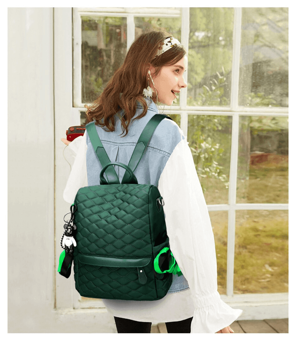 תיק גב של מעצב העל האיטלקי בגימור נשי עוצמתי ללוק שלא תרצי להוריד ממך - לה איסלה