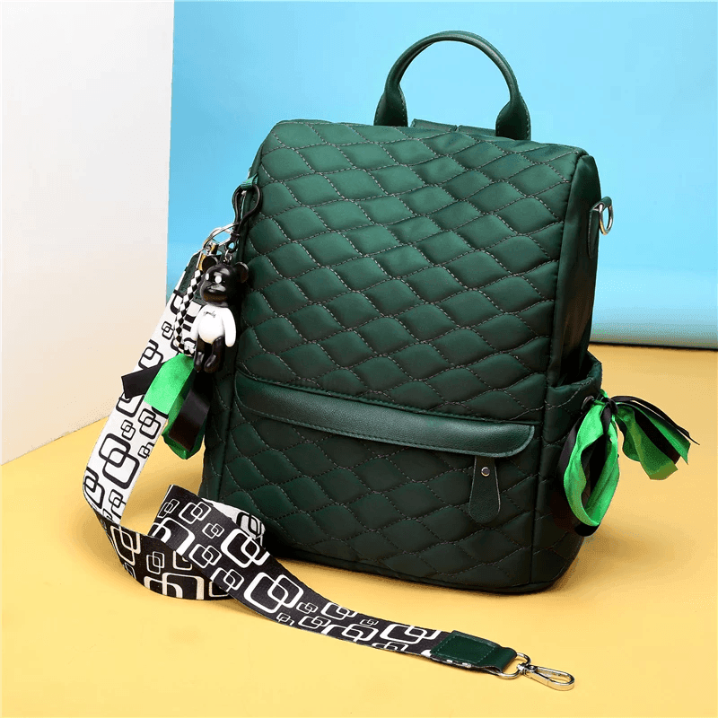 תיק גב של מעצב העל האיטלקי בגימור נשי עוצמתי ללוק שלא תרצי להוריד ממך - לה איסלה