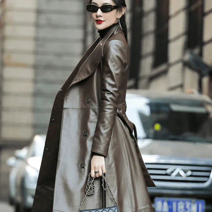 מעיל טרנץ ארוך מהפנט מאיטליה בגימור נשי חתיכי ללוק חורפי שלא ניתן להתעלם ממנו - לה איסלה