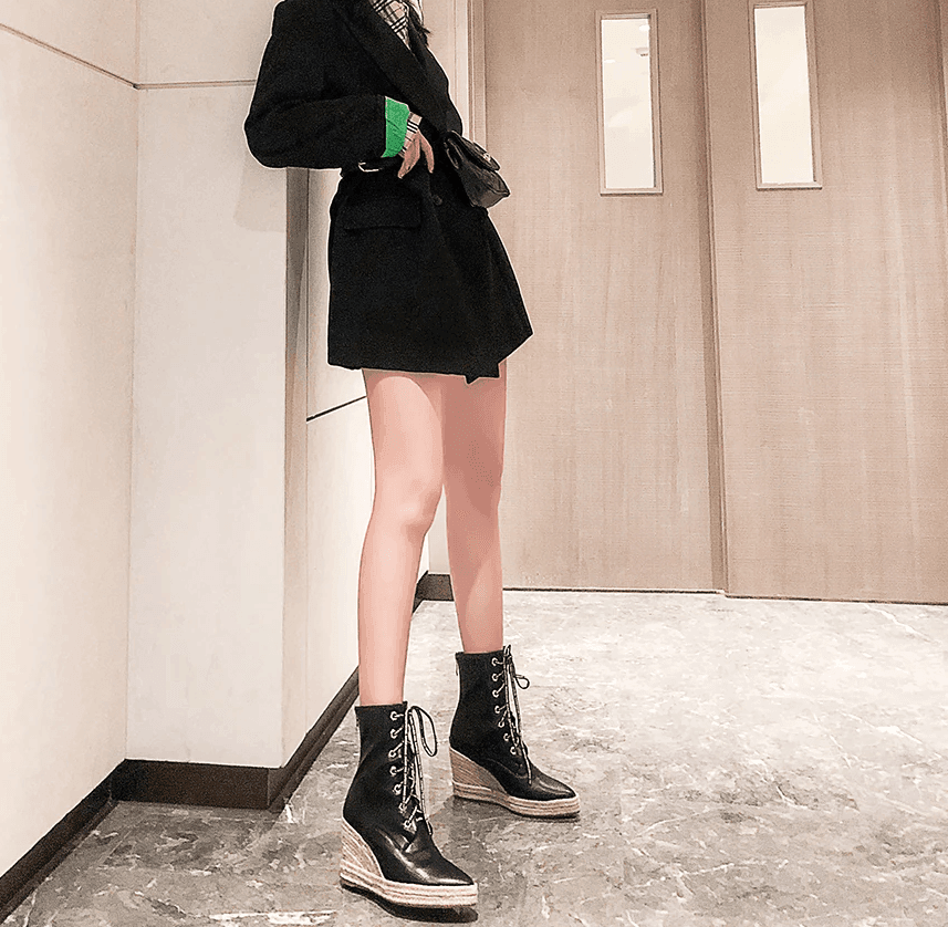 מגפון פלטפורמה מקסים באימום רחב ולקאסי להופעה נשית ממילאנו - לה איסלה