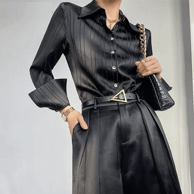 חולצת סטאן של מעצב בגימור כפתורי זהב מושלמים להופעה נשית מרשימה - לה איסלה