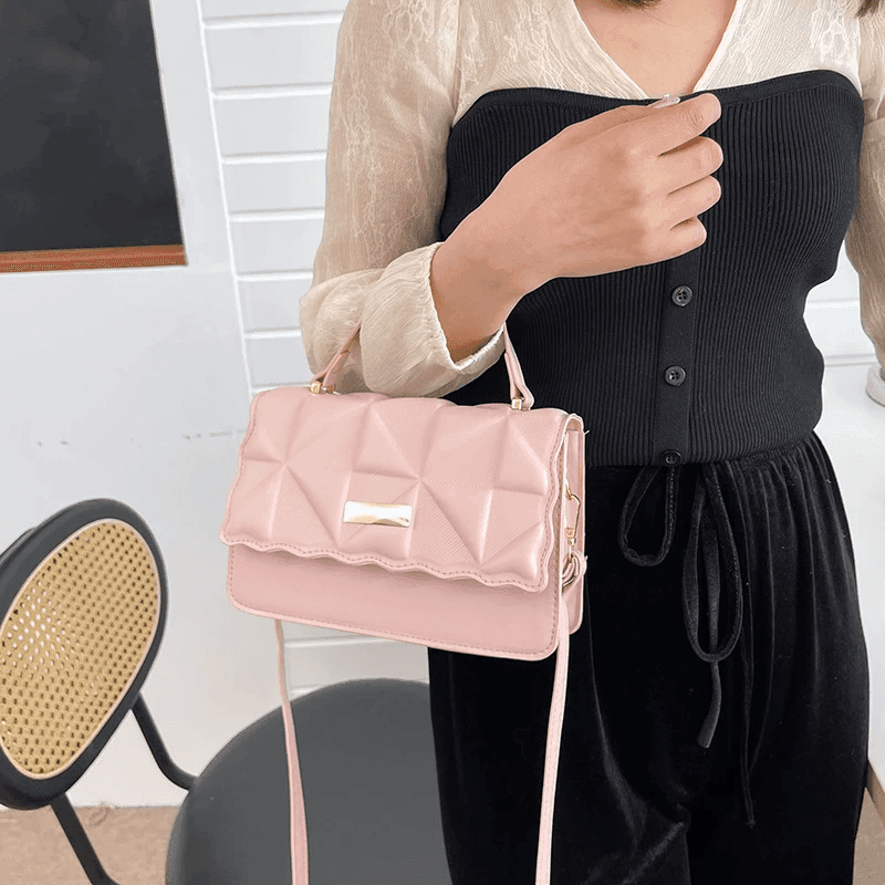 תיק עור ליציאות ובילויים בשיק איטלקי מרהיב להופעה נשית עוצמתית - לה איסלה