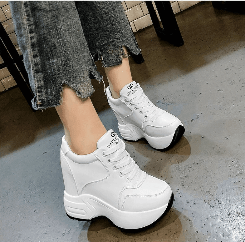 סניקרס עור בתמיכה אורטופדית ללוק ספורטיבי מהפנט - לה איסלה