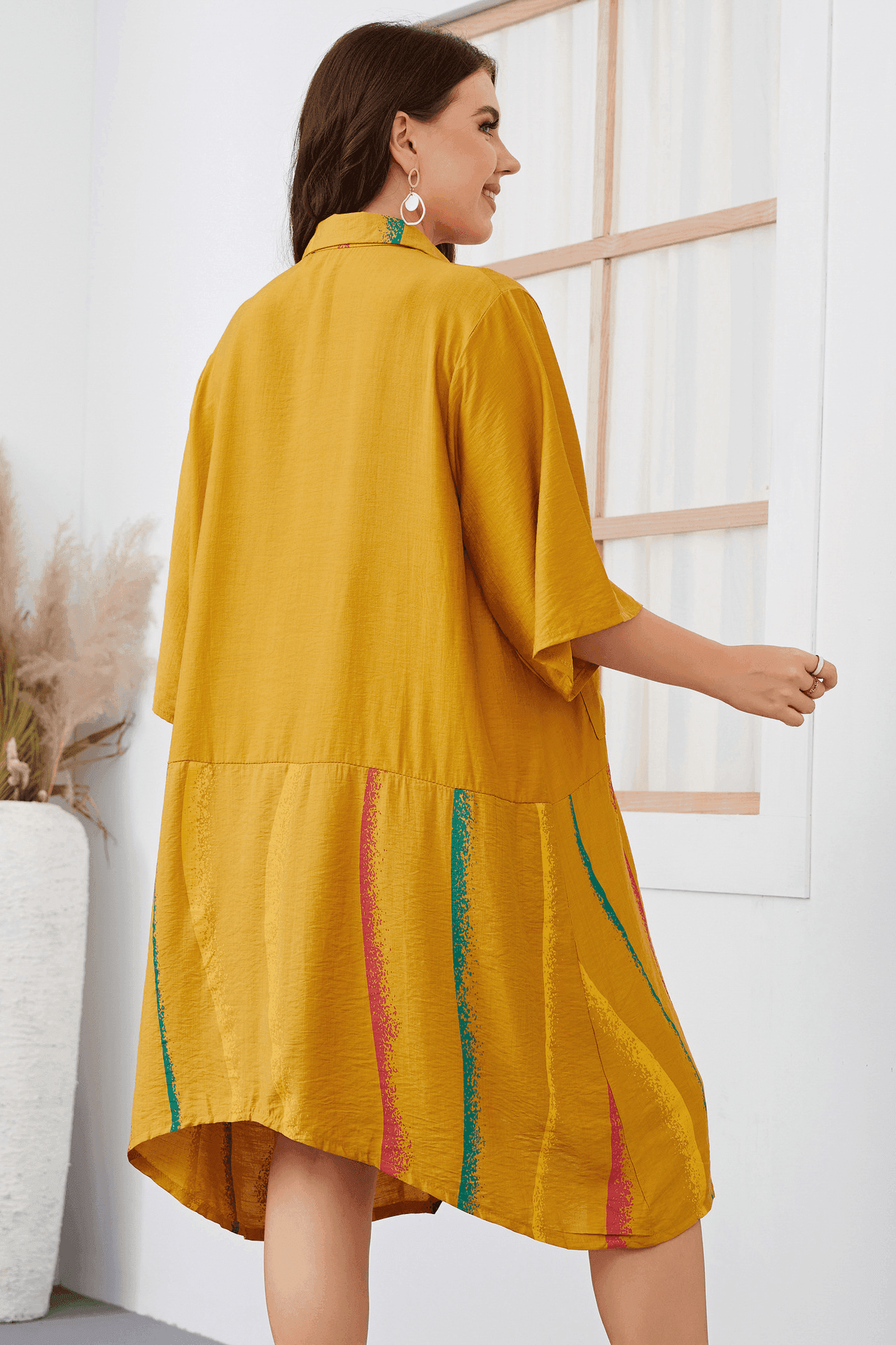 שמלת טוניקה של מעצב ספרדי בגימור מדליק שנותן לך דגש בקימורים הנכונים - לה איסלה