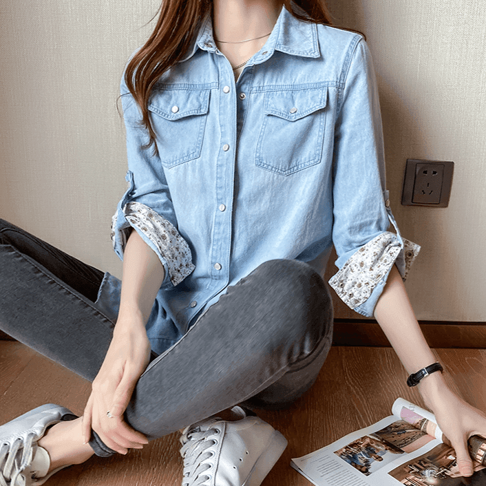 חולצת ג'ינס מדהימה בקיפול פרחוני בשרוולים להופעה נשית קלילה ומהפנטת - לה איסלה