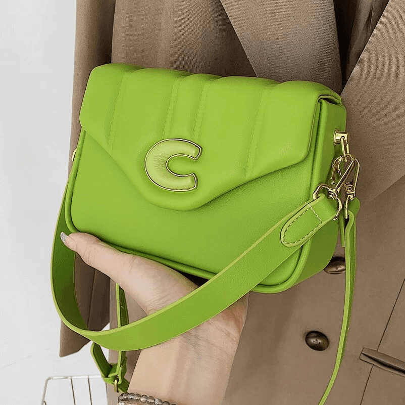 תיק אלגנטי מאיטליה לאירועים בשיק נשי ייחודי להופעה של אישה עצמאית - לה איסלה