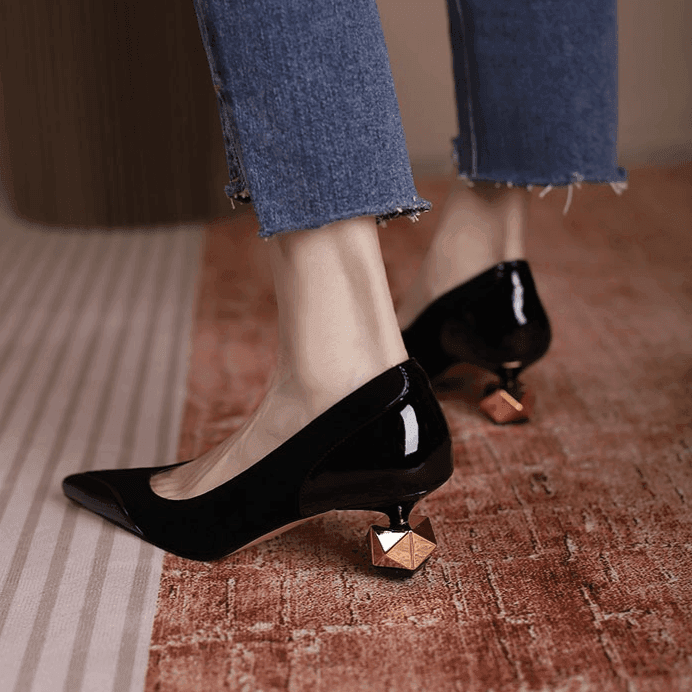 סנדל שפיץ משולב זמש בגימור יוקרתי אלגנטי להופעה של אישה עוצמתית חזקה - לה איסלה