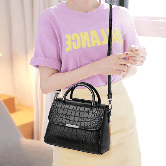 תיק יציאות בגיזרה מנוחשת מתוחכמת להופעה נשית כובשת וללוק מ-נ-צ-ח - לה איסלה