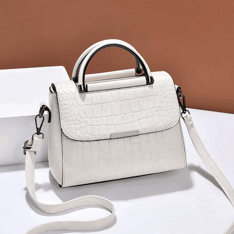 תיק יציאות בגיזרה מנוחשת מתוחכמת להופעה נשית כובשת וללוק מ-נ-צ-ח - לה איסלה