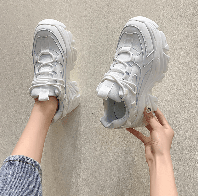 סניקרס אופנתיות בגיזרה נשית אורטופדית להופעה מחטבת ומחיאה וללוק בולט - לה איסלה