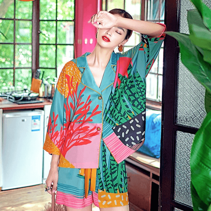 סט פיג'מה מרהיב בסיגנון טרופי לקיץ להופעה קלילה ואופנתית וללוק טרנדי - לה איסלה