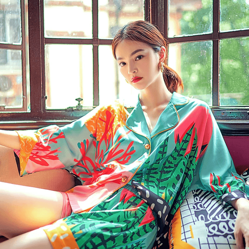 סט פיג'מה מרהיב בסיגנון טרופי לקיץ להופעה קלילה ואופנתית וללוק טרנדי - לה איסלה