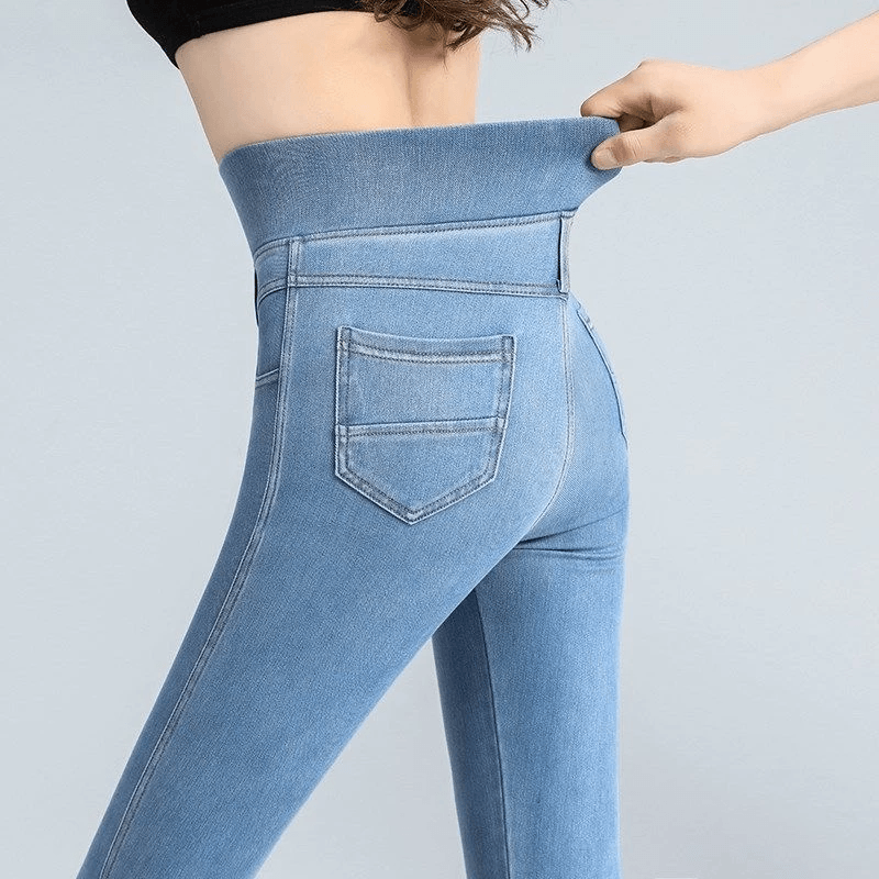 מכנס ג'ינס סטרצ'י בגימור בסיגנון טייץ אלסטי ללוק של ג'ינס מחטב ולהופעה נשית חתיכית - לה איסלה 