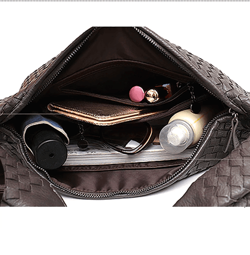 תיק עור מקורי מאיטליה בגימור שק שמחולק לתאים פנימיים ללוק כובש ולהופעה מושלמת - לה איסלה