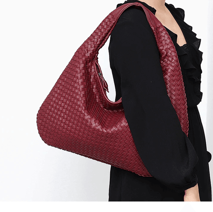 תיק עור מקורי מאיטליה בגימור שק שמחולק לתאים פנימיים ללוק כובש ולהופעה מושלמת - לה איסלה