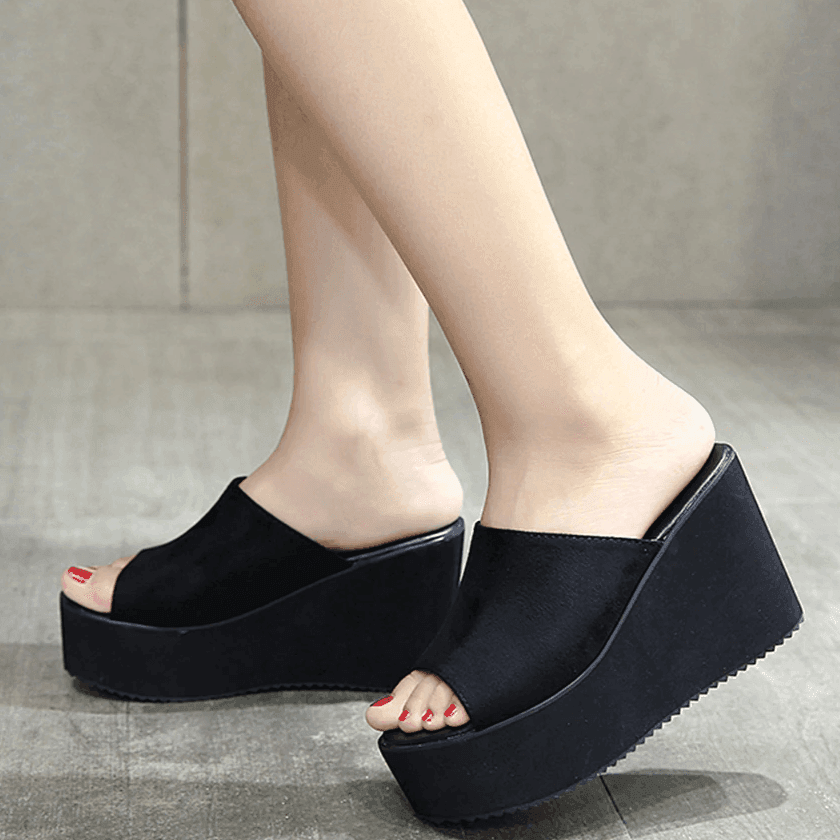 כפכפי פלטפורמה לוהטות מאיטליה ללוק נשי גבוה ולהופעה שתמיד תרגישי בה מחוזקת - לה איסלה