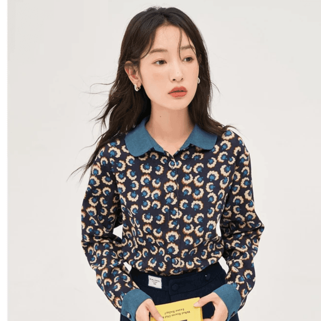 חולצה מכופתרת עם צווארון נשי מרהיב לאישה בולטת במיוחד ולהופעה כריזמתית - לה איסלה