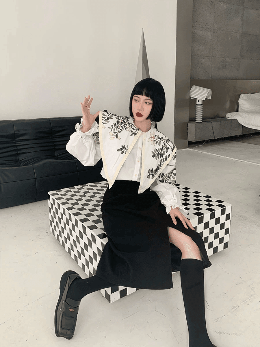 חולצת מעצבת בסגנון אצילי עם רקמה פרחונית מרהיבה ללוק מרשים ומיוחד - לה איסלה