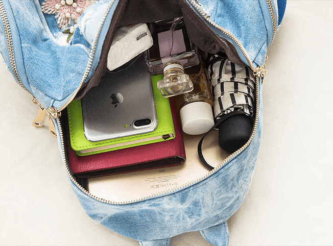 תיק מעצב מג'ינס מקורי בגיזרה קלילה ונשית בשילוב טלאי פרחים וחרוזי פנינה - לה איסלה