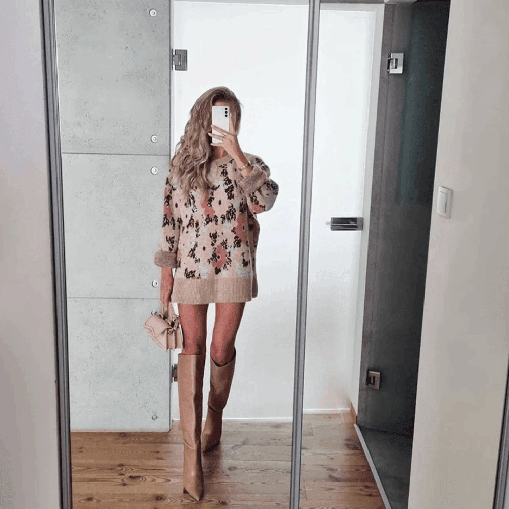 סריג אוברסייז מרהיב בצבעוניות פרחונית אופנתית ללוק נשי כובש משבוע האופנה - לה איסלה