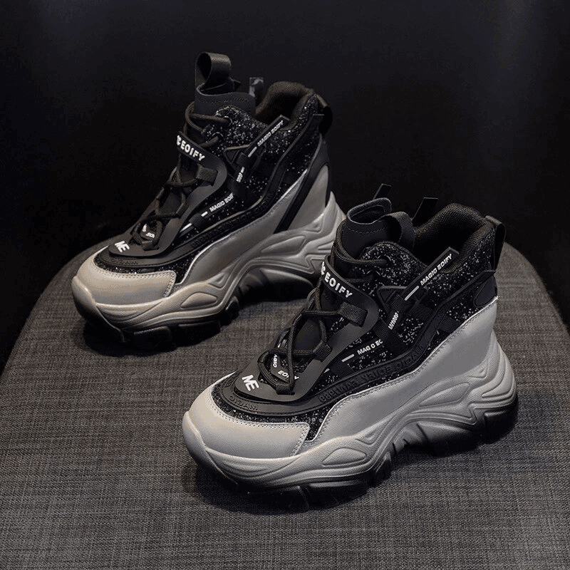 פלטפורמת סניקרס מושלמת מעור בשילוב נצנצים ללוק כובש ולהופעה נשית בולטת - לה איסלה