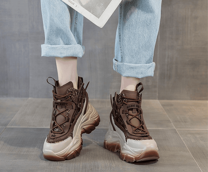 פלטפורמת סניקרס מושלמת מעור בשילוב נצנצים ללוק כובש ולהופעה נשית בולטת - לה איסלה