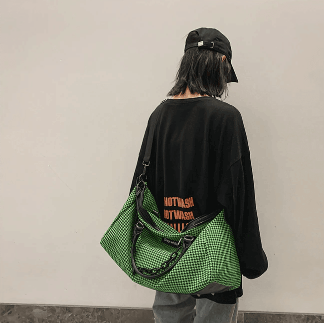 תיק נסיעות גדול של מעצב ניו יורקי בגיזרה גדולה ומכילה להופעה אופנתית מגניבה - לה איסלה